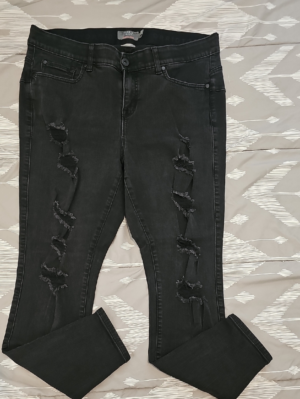 Torrid Bombshell  Black Wash Distressed Skinny Jeans